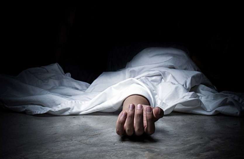 road accident सड़क हादसे में छात्रा की मौत, दो घायल