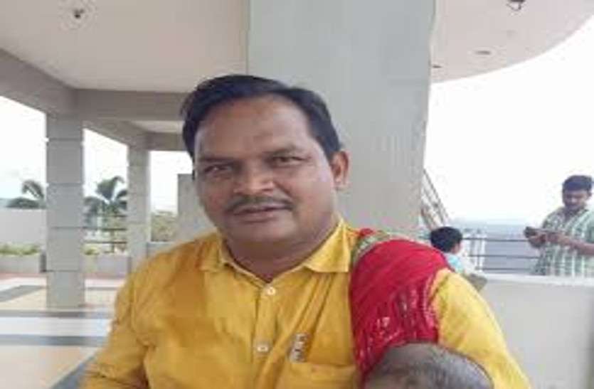 naxal news बीजापुर में नक्सलियों ने समाजवादी पार्टी के नेता का अपहरण कर बेरहमी से की हत्या