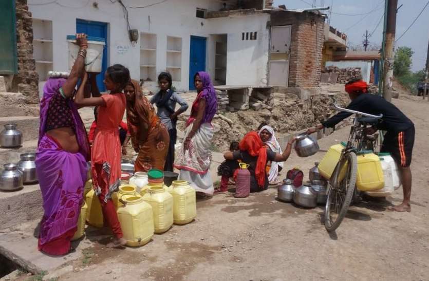 Chief Minister can not even get rid of the problem of drinking water तत्कालीन मुख्यमंत्री भी नहीं दिला सके पेयजल समस्या से निजात