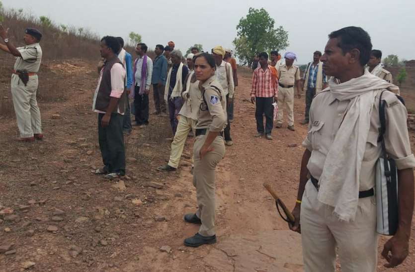 Kidney officer in the forest, deputy commissioner बच्ची की लताश में जंगलों में भटके अधिकारी, चार को उठाया फिर भी नहीं मिला सुराग