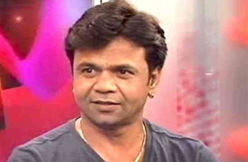 Rajpal yadav मोबाइल शोरूम का उद्घाटन करने आए अभिनेता राजपाल यादव का फैन पर फूटा गुस्सा, मोबाइल छीनकर दूर फेंका