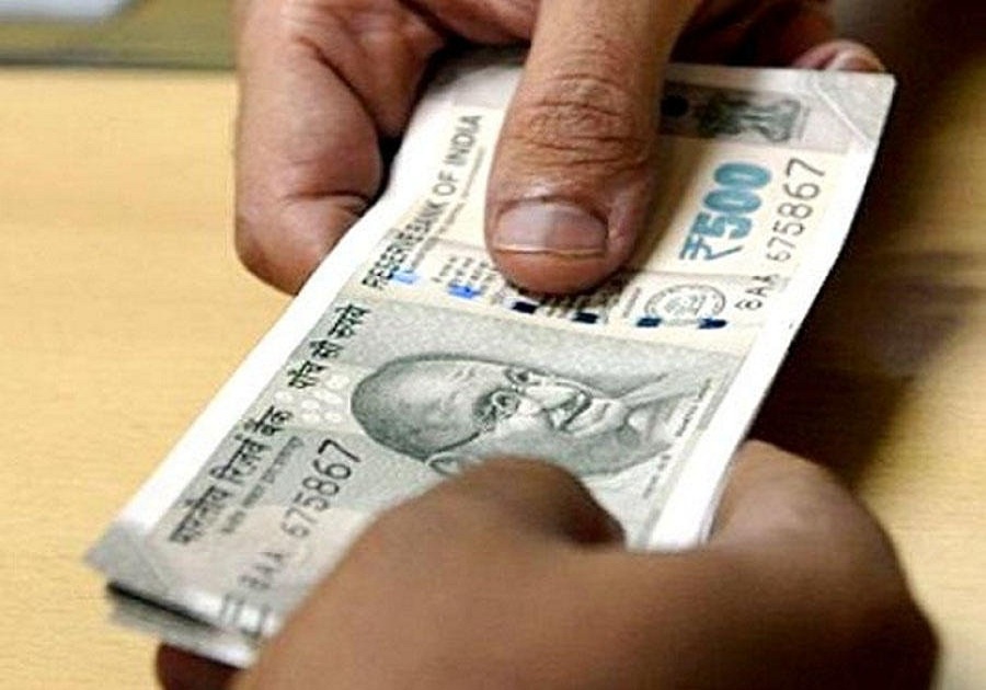 bribe रिश्वतखोर अधिकारी को दिखाया बाहर का रास्ता