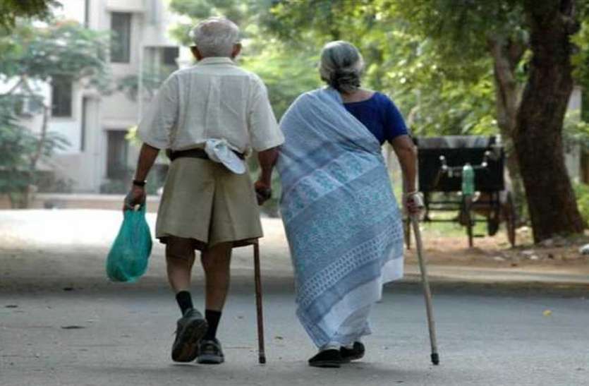 indore बुजुर्ग दंपती ने मेहनत की कमाई से खरीदा था घर, दावेदारों ने कर दिया बेघर