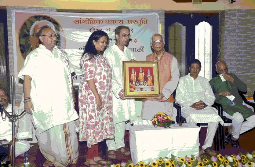 kolkata ...‘.क्षितिज के उस पार देखें क्यों अभी हम? अभी तो इस पार जीवन बहुत शेष है....’