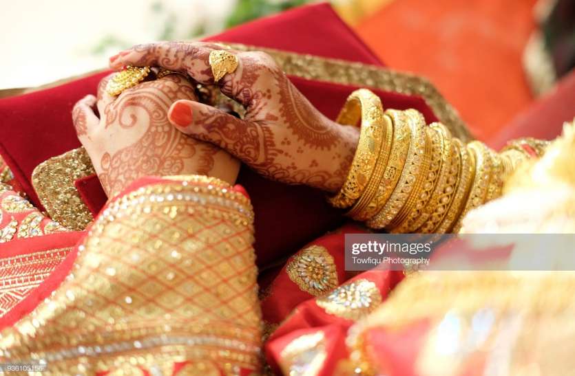 , आधी रात को महिला मित्र से करनी पड़ी यूपी के इस अधिकारी को शादी, महिला मित्र ने एसडीएम पर लगाया था यह आरोप