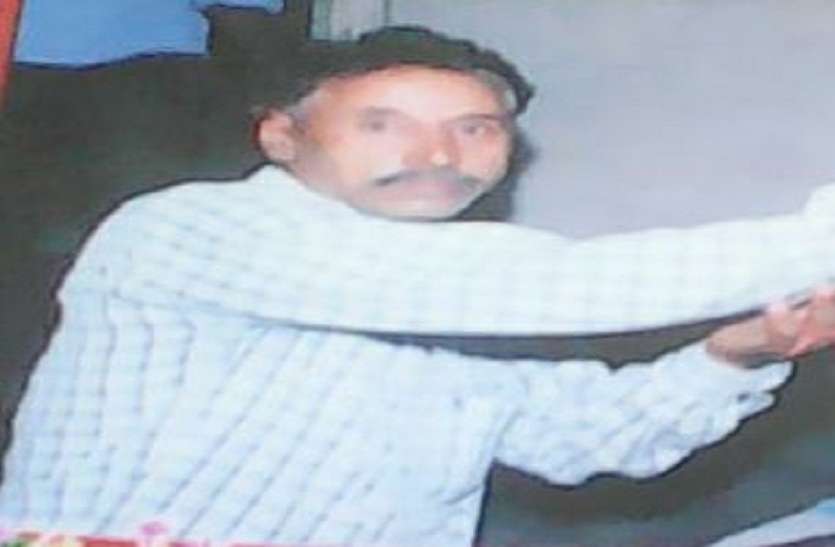 moradabad VIDEO: प्रेम प्रसंग के विवाद में युवती के पिता की पीट-पीट कर ह्त्या, गांव में फ़ोर्स तैनात