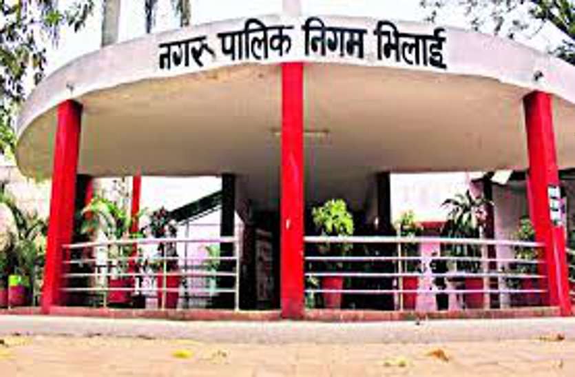 bhilai nagar nigam सड़कों का बिना डामरीकरण किए निगम ने कर दिया ठेकेदार को एक करोड़ का भुगतान, पार्षदों ने खोला मोर्चा, video