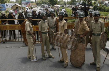 West Bengal violence: 1 killed in Two group clash in Bhatpara West Bengal violence: भाटापारा में दो गुटों में झड़प, एक की मौत, तीन घायल