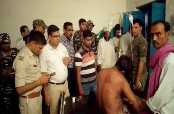 Mob lynching:Mob Beat Up Two Business Mans Police Save Their Life Mob lynching: मॉब लीचिंग की घटना टली, पुलिस ने भीड़ से दो व्यापारियों को बचाया