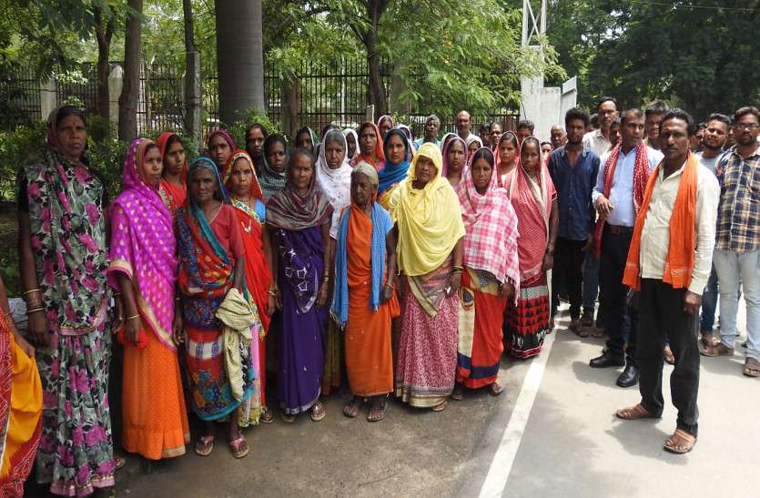 दादर में दो परिवारों के बीच मारपीट, एक पक्ष ने परिवार के तीन सदस्यों को रॉड व डंडे से पीटा, दूसरे पक्ष ने ये किया... दादर में दो परिवारों के बीच मारपीट, एक पक्ष ने परिवार के तीन सदस्यों को रॉड व डंडे से पीटा, दूसरे पक्ष ने ये किया...