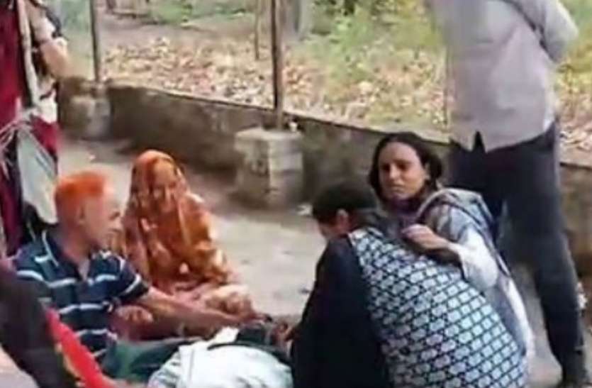 bhopal बेटे का शव देख बिलखती मां ने कहा- उठ मेरे लाल घर चल, जेवर और पैसे मुझसे ले लेना पुलिसवालों पर बेटा लौटा दो
