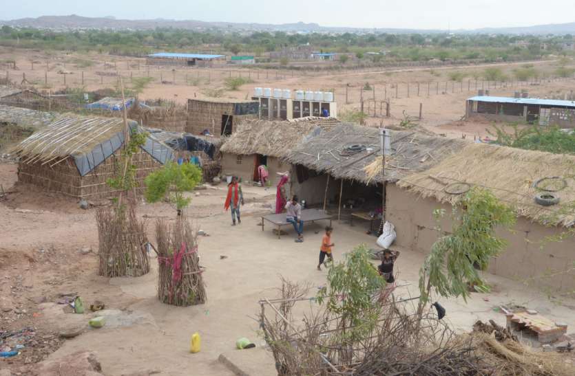 World Refugee Day Special: Refugees struggling for identity World Refugee Day Special: अंतिम संस्कार के लिए श्मशान तक नहीं, पहचान के लिए संघर्ष कर रहे पाक विस्थापित