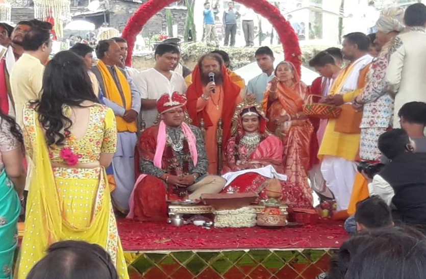 Gupta Brothers Sons Wedding अजय गुप्ता के बेटे सूर्यकांत की शाही शादी औली में संपन्न,इन मश्हूर हस्तियों से आबाद रही महफिल