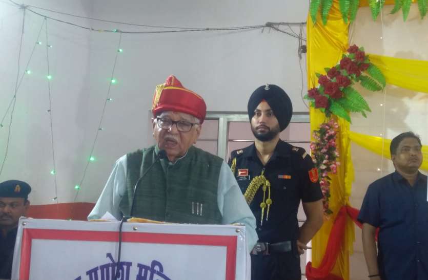 Governor Ram Naik Ganesh in Mandir Jhansi जिस मंदिर में हुई थी रानी लक्ष्मीबाई की शादी, वहां पहुंचे प्रदेश के राज्यपाल राम नाईक