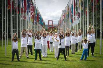 International Yoga Day 2019 UN Bhutan Pakistan and world celebrates International Yoga Day 2019: भारत के साथ पूरी दुनिया ने किया योग, सोशल मीडिया पर तस्वीरों की भरमार