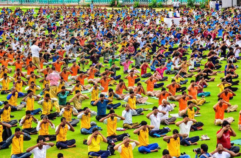 International Yoga Day स्वस्थ्य रहने के लिए जयपुरवासियों किए योगासन