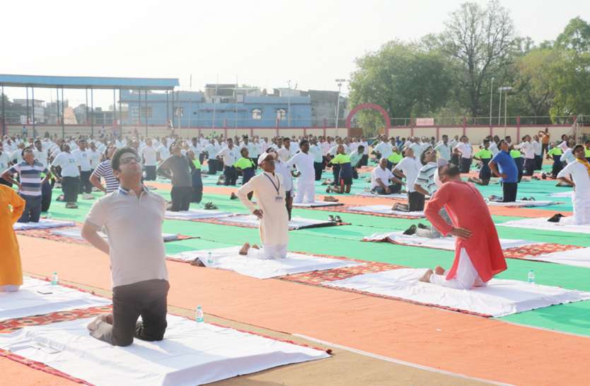 Yoga comes with the power of controlling body and property योग से मिलती है शरीर एवं भावो को नियंत्रित करने की शक्ति
