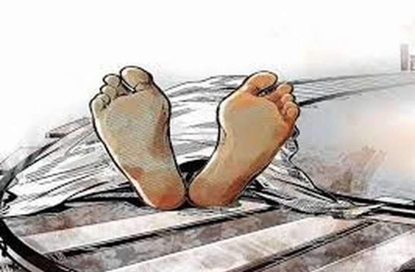 Lying on a track, another passenger dropped by train, both died एक ट्रैक पर लेटा, दूसरा यात्री ट्रेन से गिरा, दोनों की मौत