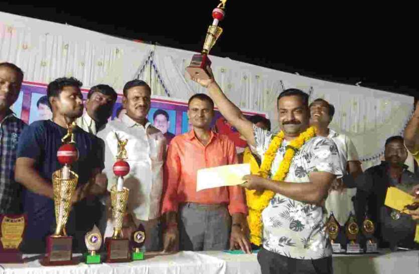 Pratapgarh प्रतापगढ़ विधायक की ट्रॉफी पर चनियाखेड़ी ने कैसे किया कब्जा