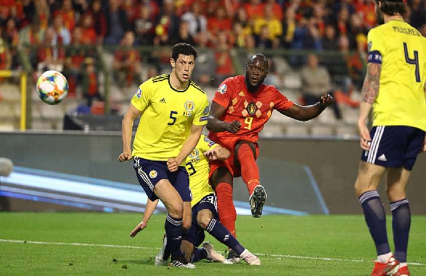 Romelu Lukaka in action