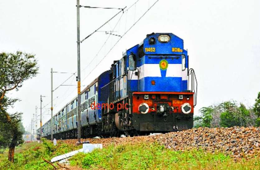 indore नई ब्रॉडगेज लाइन पर दौड़ी 120 किमी की रफ्तार से ट्रेन