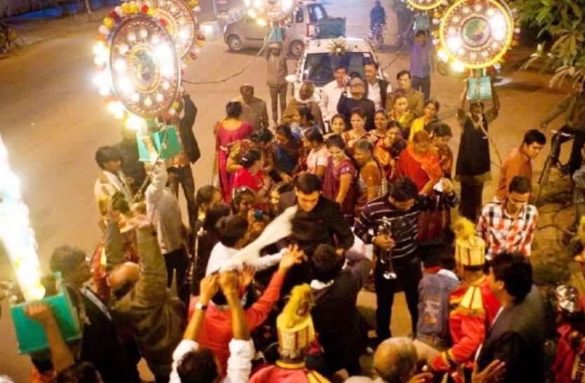 जिले में पुलिस प्रशासन की सख्ती के बावजूद भी शादी समारोह में फायरिंग की घटनाएं थमने का नाम नहीं ले रही है।