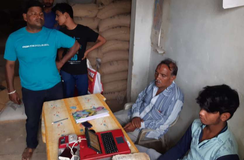 Poor families are deprived of food grains सुधार बन गया समस्या, 334 पीओएस मशीन में से 145 हो गई खराब, खाद्यान्न से वंचित हैं गरीब परिवार
