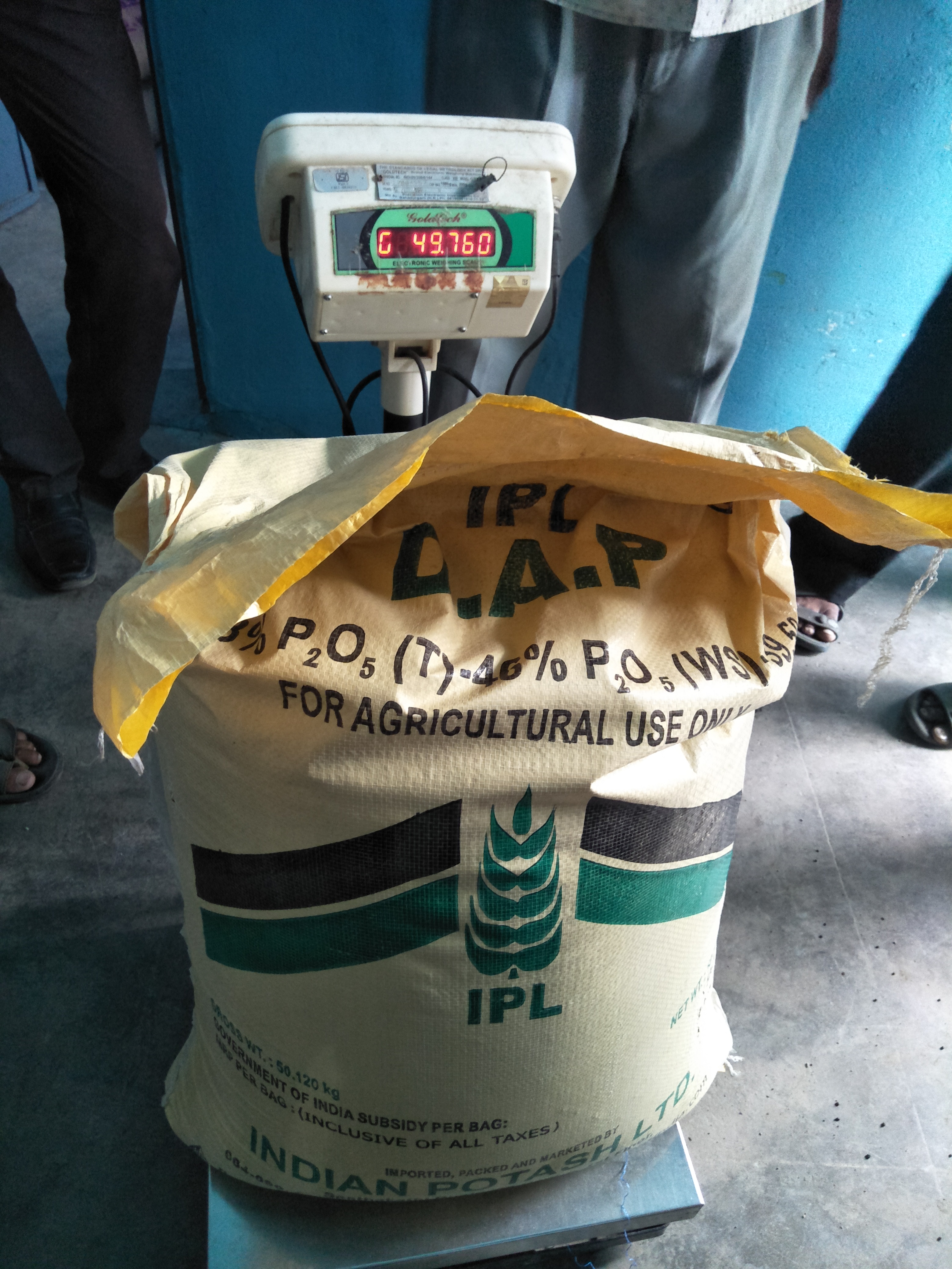 compost एक बोरे में आधा से एक किलो खाद कम