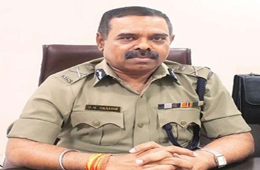 dm awasthi पुलिस और शराब कोचिए के बीच लेनदेन का Audio वायरल, दो आरक्षक निलंबित