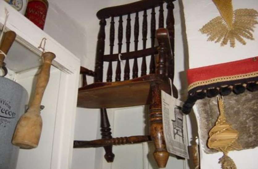 cursed chair इस कुर्सी पर बैठते ही इंसान की हो जाती है मौत, अब तक 63 लोगों ने गंवाई है जान