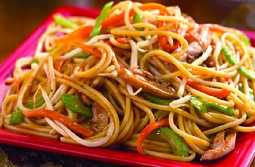 chowmein चाउमीन खाने से पहले पढ़ें ये खबर, फट चूका है एक बच्चे का फेफड़ा