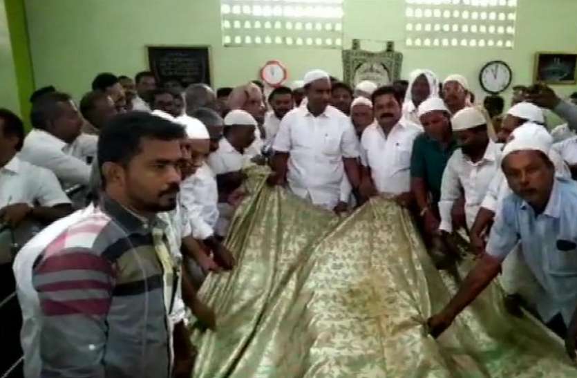 tamil nadu तमिलनाडु जल संकट: राज्य सरकार ने बारिश के लिए ईश्वर से की प्रार्थना, दरगाह में चढ़ाई चादर