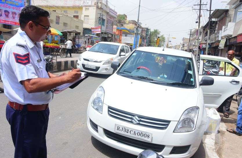 No way out of the white line सफेद लाइन से बाहर वाहन तो खैर नहीं
