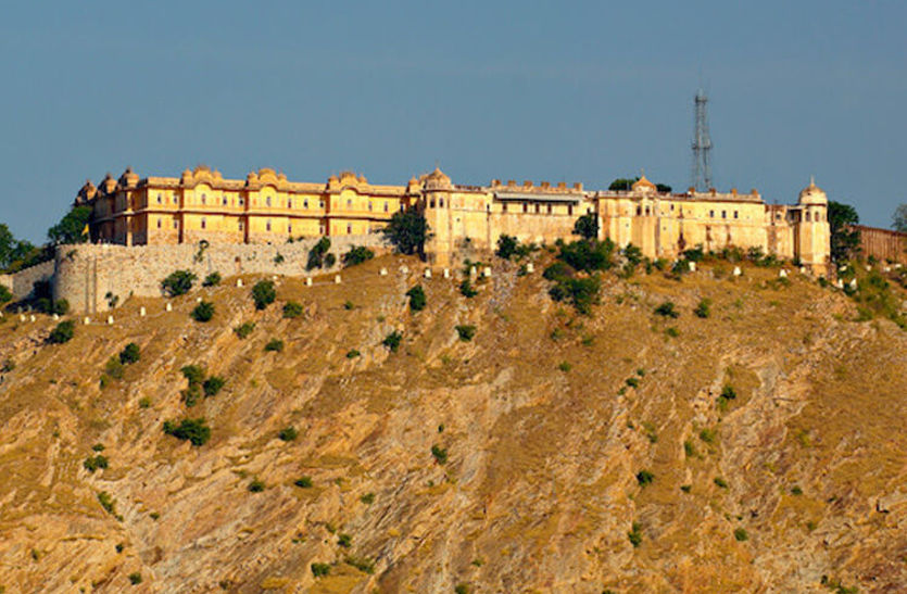 nahargarh राजस्थान के इस किले में था 'आत्मा का खौफ' डर कर भाग जाते थे मजदूर, फिर बदलना पड़ा था नाम