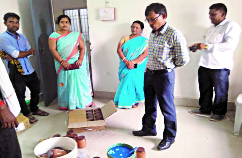 Rajnandgaon news महिला BMO के सरकारी क्वार्टर में चल रहा गंदा काम, तहसीलदार ने मारा छापा, नजारा देख रह गए हैरान