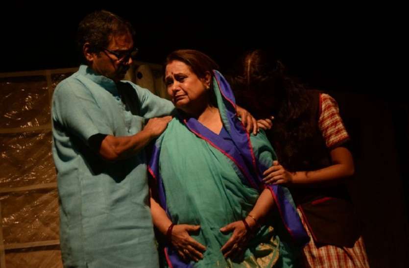 drama in ravindra bhawan डिफरेंट जोनर की कहानियों के माध्यम से थिएटर के विभिन्न रंगों से कराया रू-ब-रू