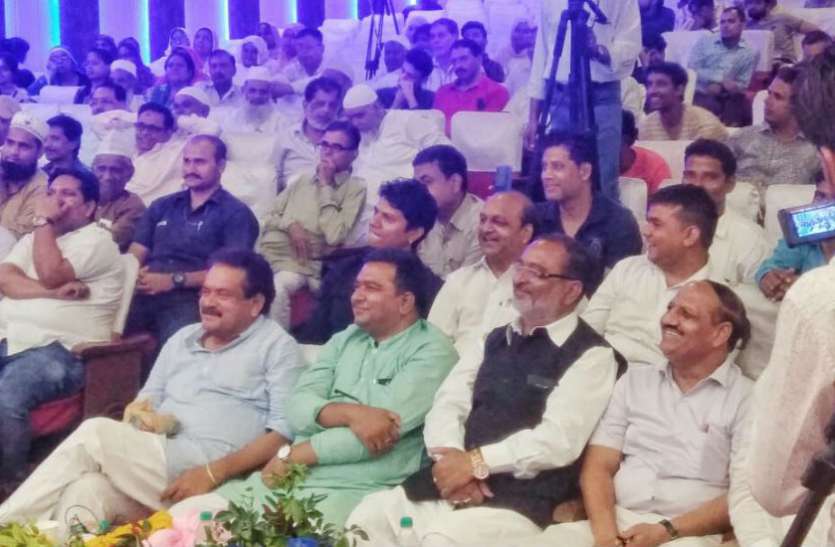 SP singh baghel जश्न-ए-ईद, जश्न-ए-जीत और कुलहिन्द मुशायरा में शायरों ने गुदगुदाया