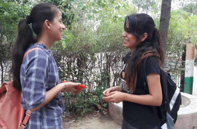 The enthusiasm appearing in college students for the first time लंच बॉक्स से छुट्टी, अब कॉलेज में मस्ती के गोल-गप्पे