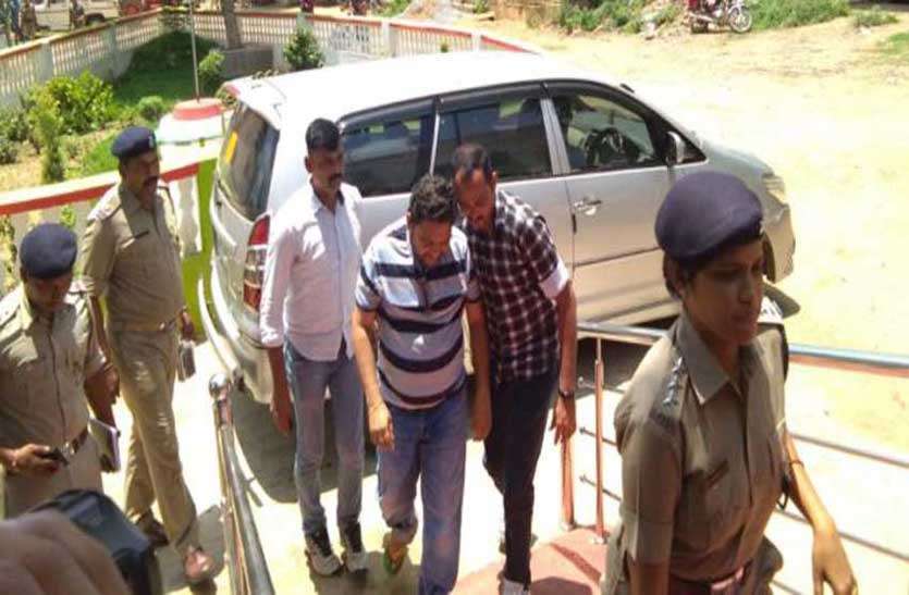 MlA इंजीनियर से कान पकड़कर उठक-बैठक कराने वाला बीजेडी विधायक गिरफ्तार