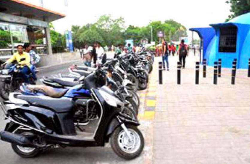 two wheeler टू-व्हीलर खरीदने का शानदार मौका, आधी कीमत पर मिल रहे Jupiter से लेकर Activa