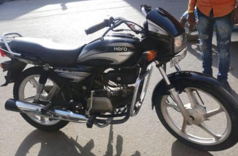 splendor Hero Splendor निकली सबसे आगे Honda Activa ने बेचे महज इतने यूनिट्स