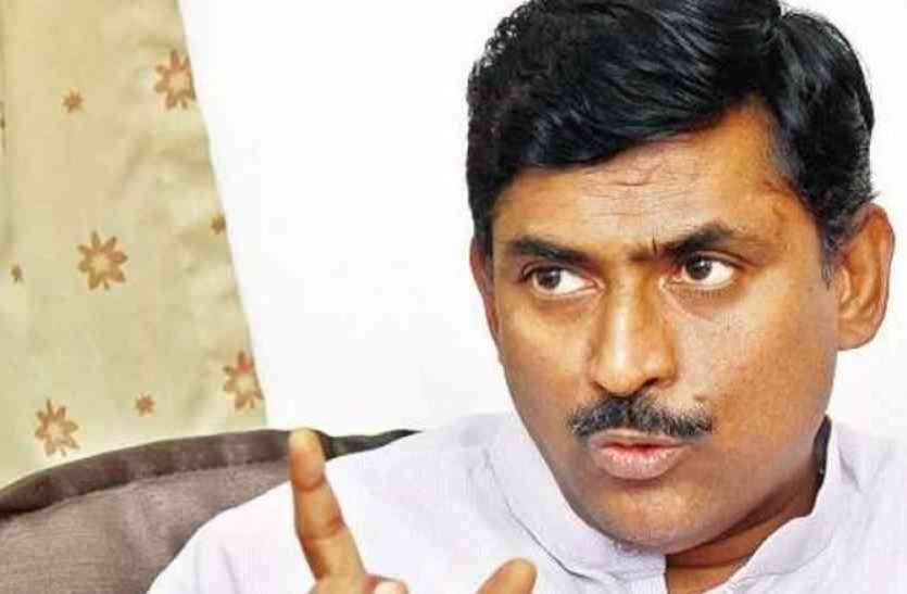 गठबंधन की राजनीति से कर्नाटक को मुक्ति दिलाना चाहती है भाजपा गठबंधन की राजनीति से कर्नाटक को मुक्ति दिलाना चाहती है भाजपा
