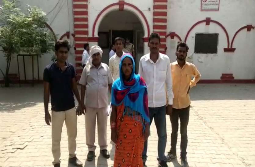 Dabang आधा दर्जन दबंगों ने घर में घुसकर की मारपीट, महिला की हालत गंभीर