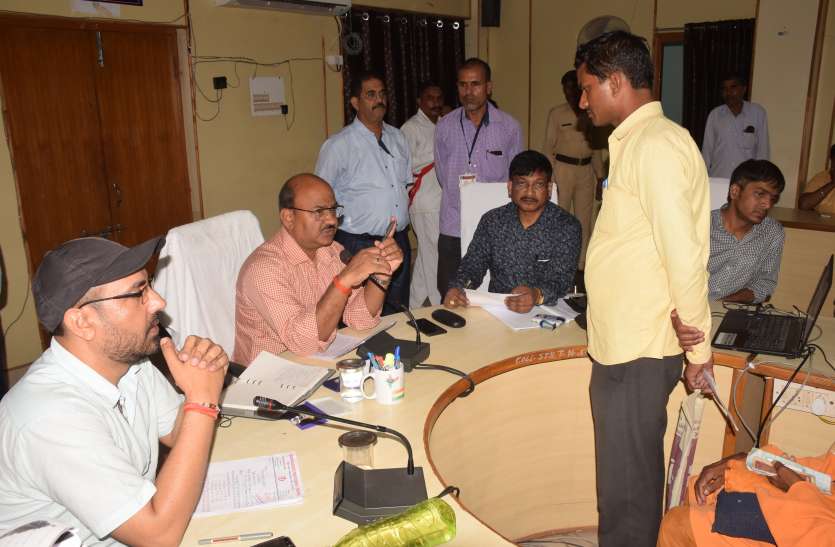 collector said, Bond Over to janpad Panchayat Member कलेक्टर ने कहा, जनपद सदस्य को बाउण्ड ओवर करो