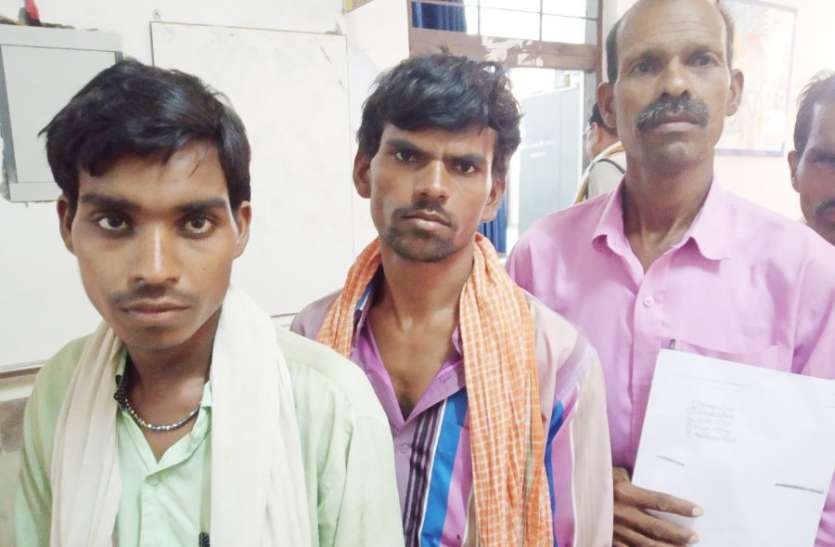 Jansunwai in Singrauli collectorate, victim threatened to eat poison कोरे आश्वासन से तंग आ गए फरियादी ने जिला अधिकारियों को ही दे दी चेतावनी