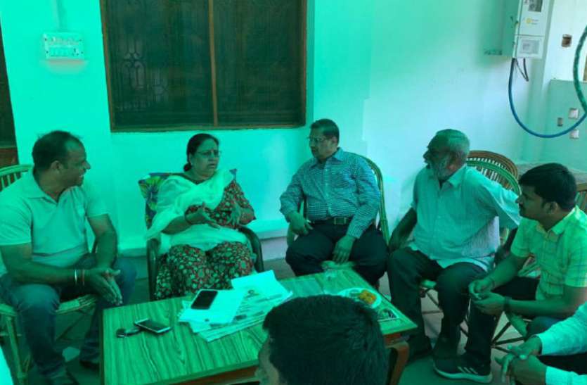 Babyrani maurya, Uttarakhand governor, Allahabad High Court, Allahabad High Court order, River Police, Yamuna, District Magistrate, DM, SSP, Senior Superintendent of Police, Dev Pratima, Pratima Visarjan, Loksar, India Rising, Rajiv Gupta, Rajeev Saxena, Nitin Johari, Dr Manju Gupta, BJP MLA, Agra, Bhartiya Janta Party, Agra South Legislative, Navratri, Allahabad, Agra news, Agra ki news, Latest news, Agra ki news, Allahabad High Court news, River Police news, Yamuna news, Babyrani maurya news, Uttarakhand governor news यमुना को बचाने के लिए उत्तराखंड की राज्यपाल से मांगा समर्थन तो मिला ये जवाब