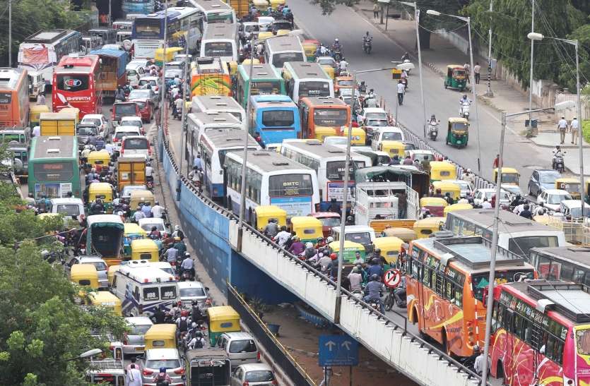 Protest Road Jam: हजारों की संख्या में बेंगलूरु की सड़कों पर क्यों उमड़ा वाल्मीकि समाज!!!
