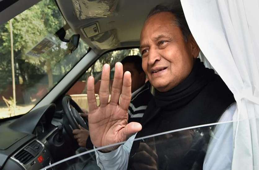 ashok gehlot राजस्थान सरकार का बड़ा फैसला: निकल चुकीं भर्तियों में भी आरक्षण के लिए नए पद बढ़ाएगी सरकार