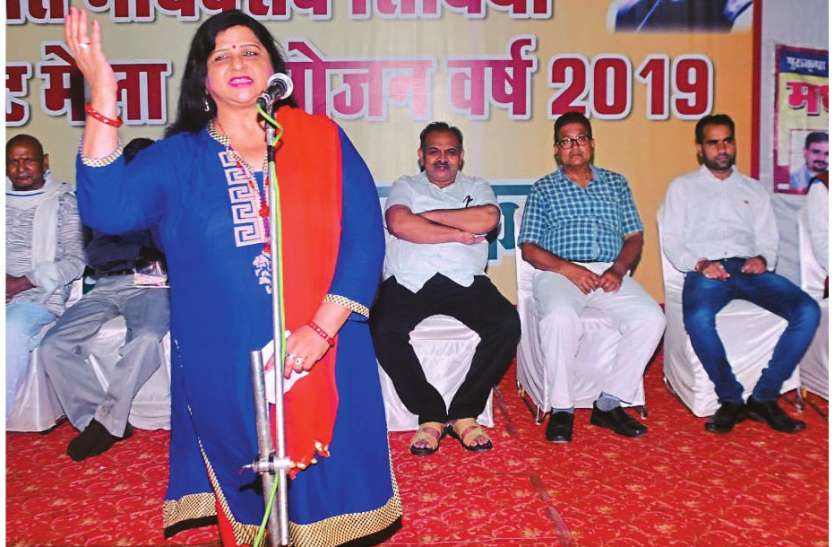 Summer Night Fair कवियों ने कविता से दिया पौधारोपण का संदेश
