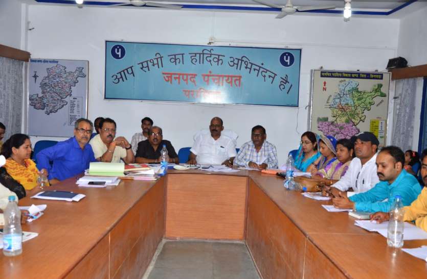 No action विवादास्पद पंचायत सचिव पर कार्रवाई नहीं होने पर भडक़े जनपद सदस्य